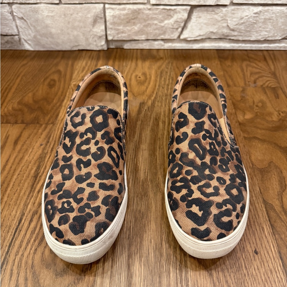Steve Madden Tan and Black Slip-On Shoes